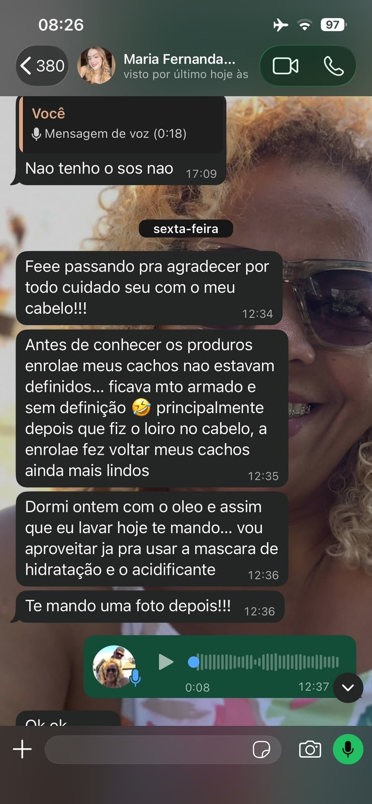 Mafê agradecendo